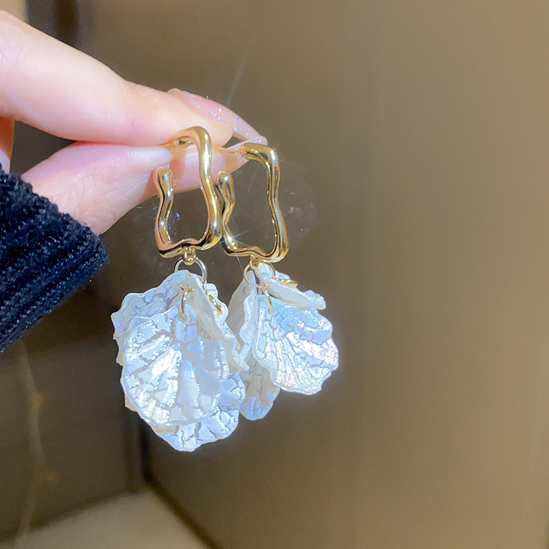 Bohemian White Flower Earring (Style 165)