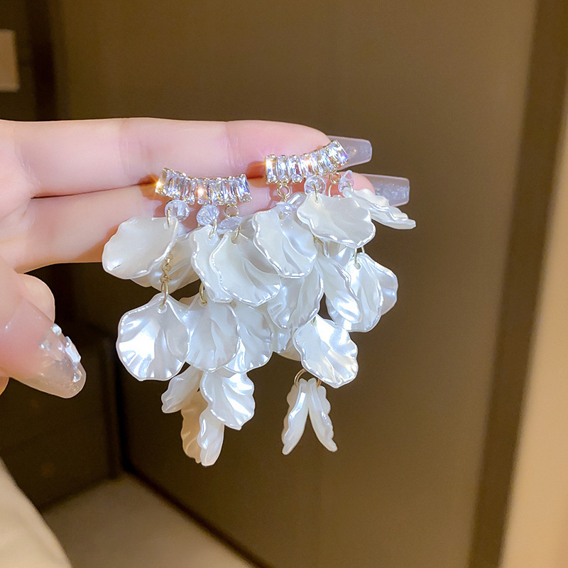 Antique Gold Medallion Shell Petal Drop Earring