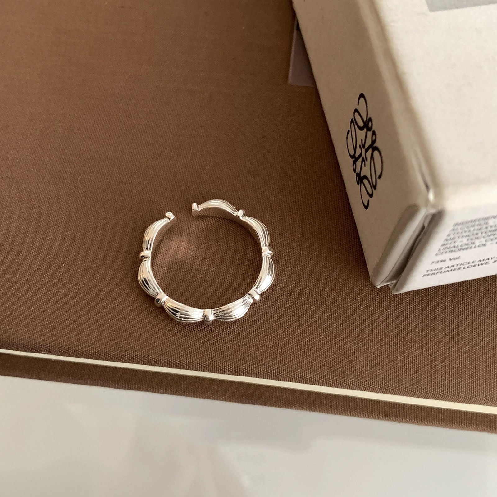 Ribbed Pod Link Open Ring