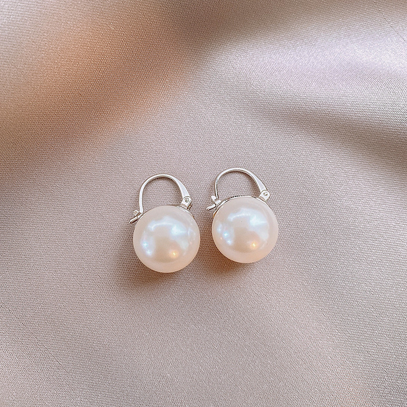 Silver Round Pearl Clip-on Earring